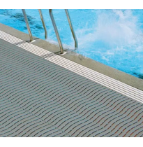 Caillebotis piscine publique